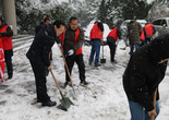 淮南市：扫雪除冰 志愿服务队在行动